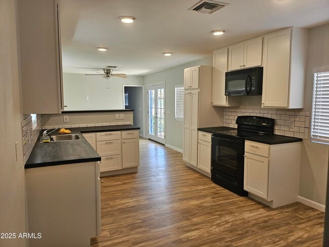 Building Photo - 26841 W Desert Crest St