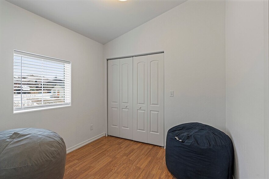 Building Photo - 1710 N Taylor Cir
