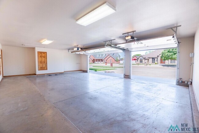 Building Photo - 3905 Springwood Dr