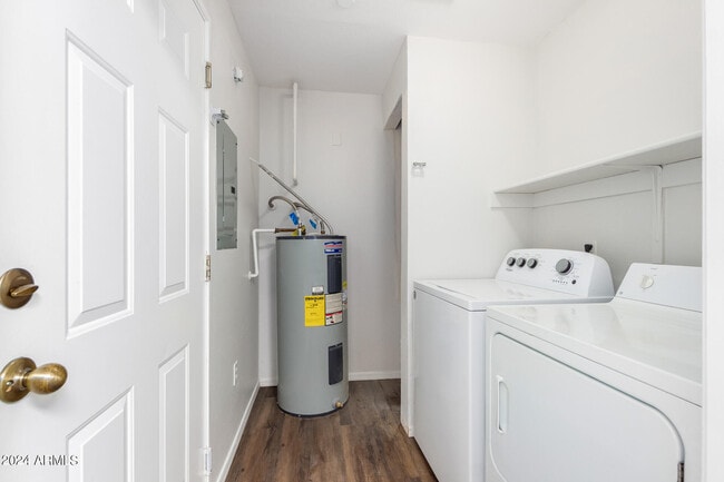 Building Photo - 9550 E Thunderbird Rd