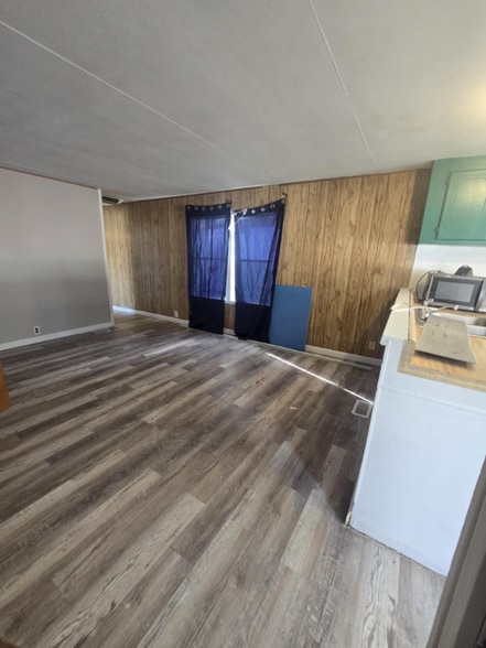 Building Photo - 10 9th Ave