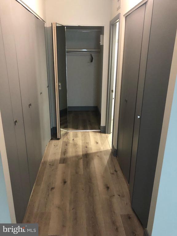 Building Photo - 20926 Valley Forge Cir