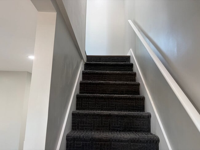 Building Photo - Fully Renovated 2 Bed 1 Bath Townhouse Style Row Home Now Available