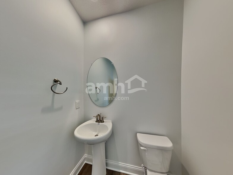 Building Photo - 212 Rustic Barn Ct