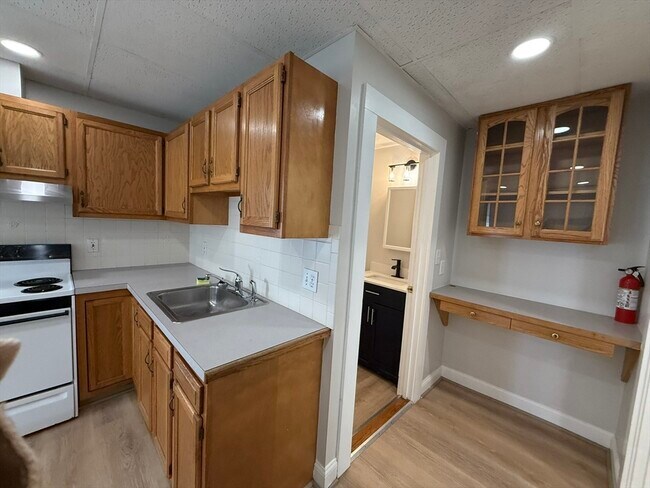 Building Photo - 63 Holten St