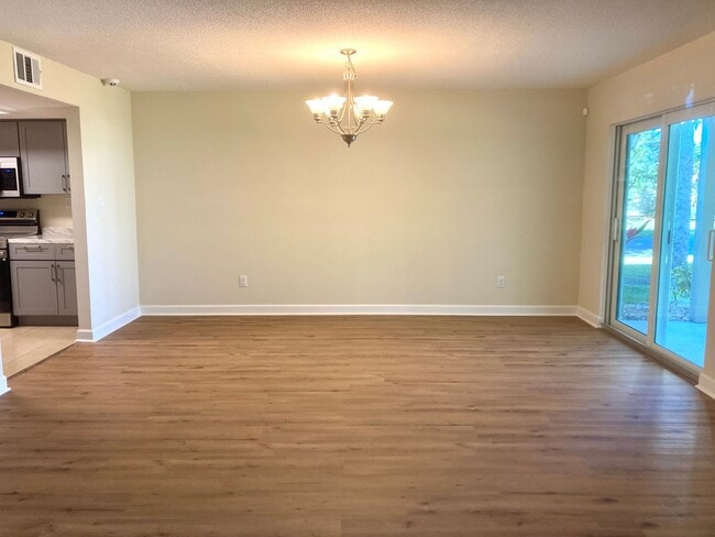 Building Photo - 2 bedroom, 2.5 bath condo in "The Islands"