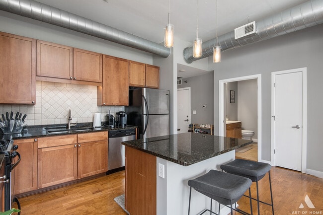 Building Photo - 901 W Madison St