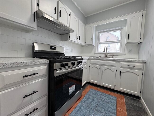 Building Photo - 281 Blackstone St