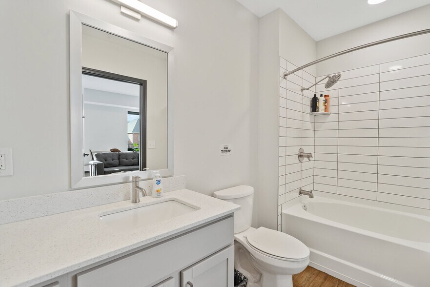 Building Photo - 423 E Michigan St