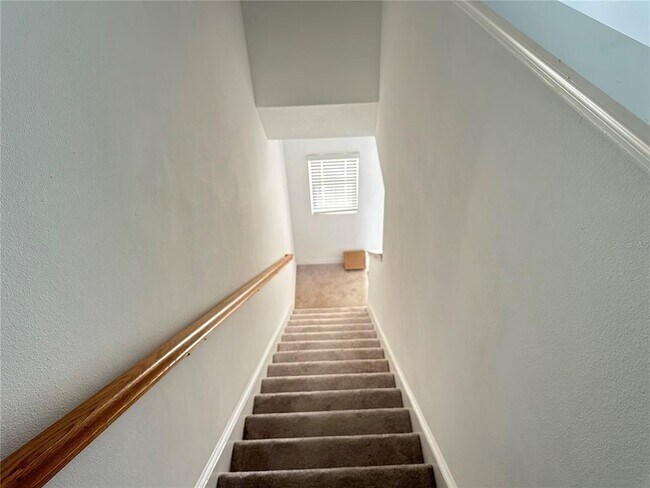 Building Photo - 2946 Canary Ave