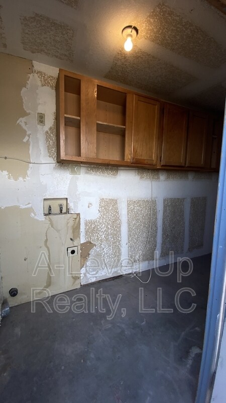Building Photo - 1501 N Riverview Blvd