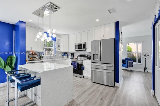 Building Photo - 2001 Barcelona Terrace