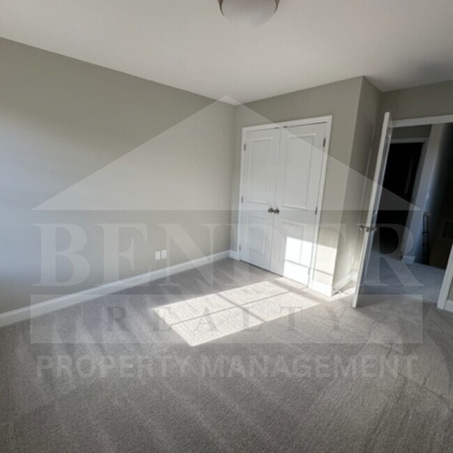Building Photo - BELLINGHAM COVE RD 116/120