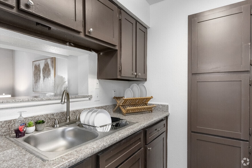 1BR, 1.5BA - 691SF - Kitchen - Victoria Park