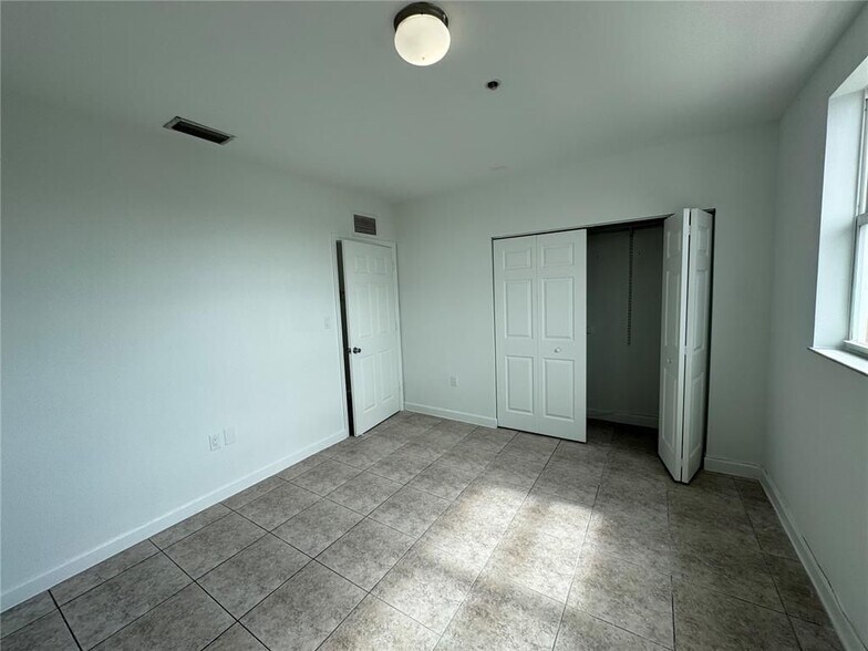 Building Photo - 529 NE 62nd St