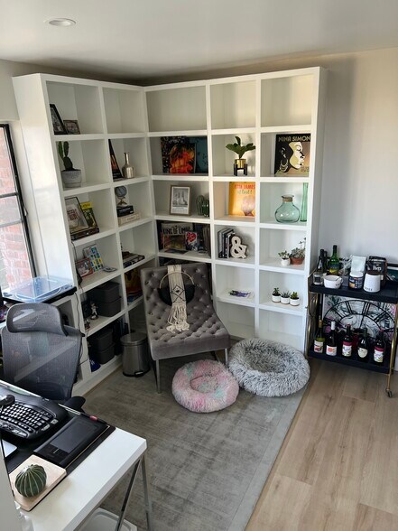 Loft/office - 869 S Wooster St