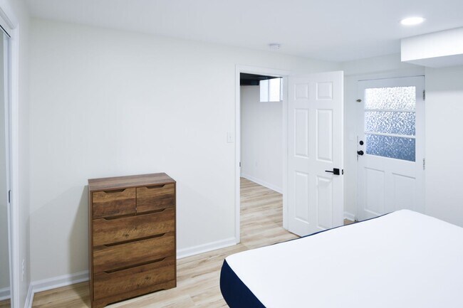 Building Photo - 5 Bedroom || 2 Bathroom - Single Family Ho...