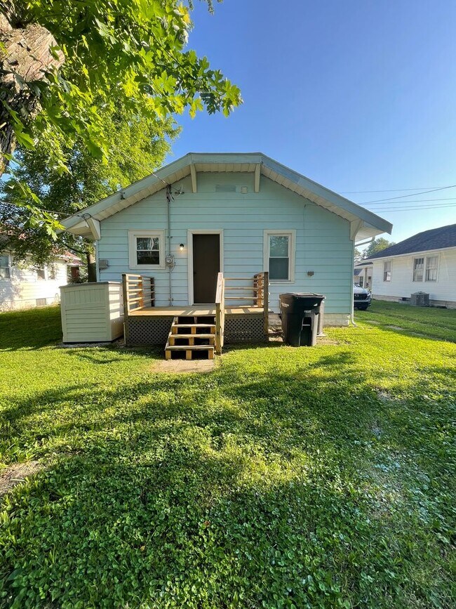 Building Photo - Three Bedroom Single Family Home Near Loeb Stadium