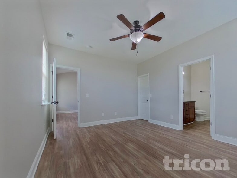 Building Photo - 11 Sedge Ct