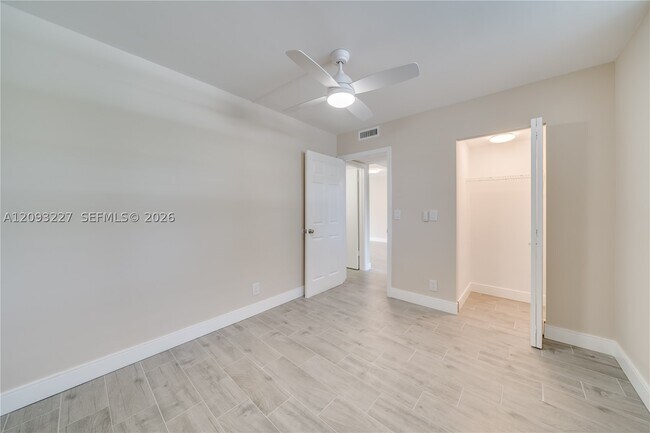 Building Photo - 9230 Lagoon Pl