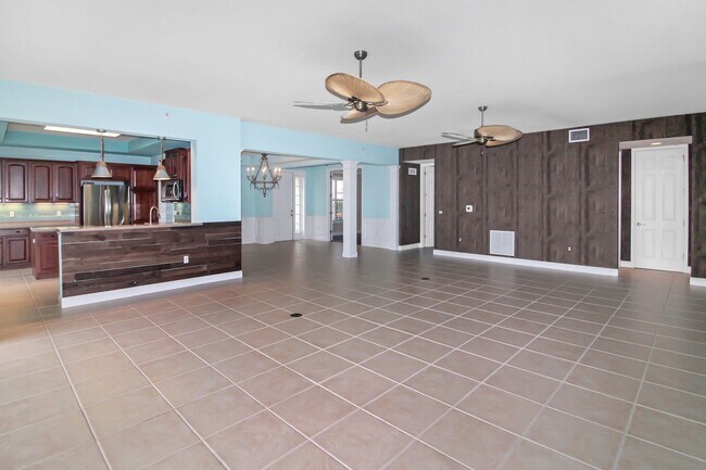 Building Photo - Sarasota National Annual Condo for Rent