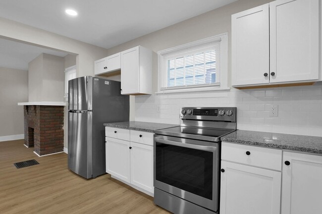 Building Photo - Updated 3 Bedroom, 2 Bathroom Home with Sp...
