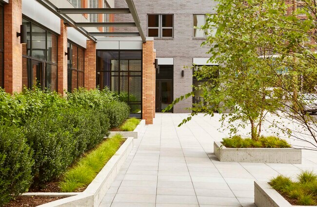 Building Photo - 400 Claremont Ave