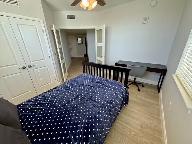 Building Photo - FURNISHED 3/2 AVAILABLE FOR MARCH 1 MOVE-IN!