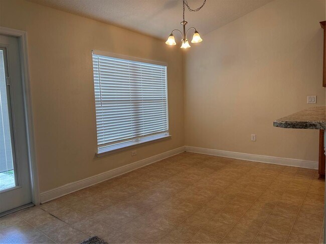 Building Photo - 402 Edith Dr