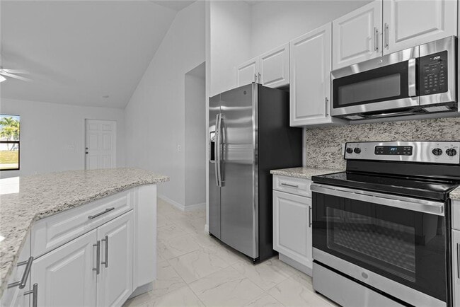 Building Photo - 710 NW 2nd Ln