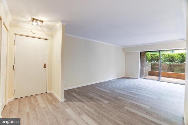 Building Photo - 7905 Dassett Ct