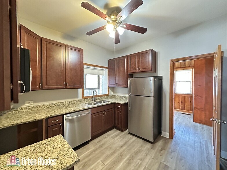 Building Photo - 3530 N Elston Ave