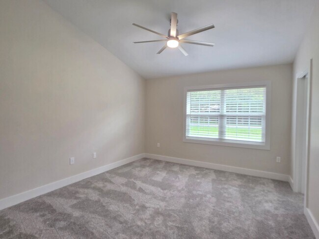 Building Photo - FOR RENT pool home, 3 bed 2 bath in The Quarries