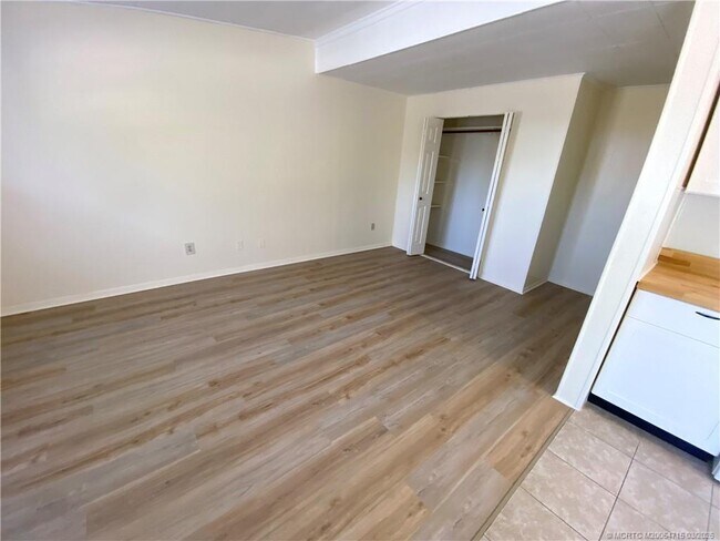 Building Photo - 4800 NE Blue Heron Ln