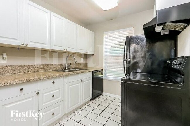 Building Photo - 405 E Gateway Blvd