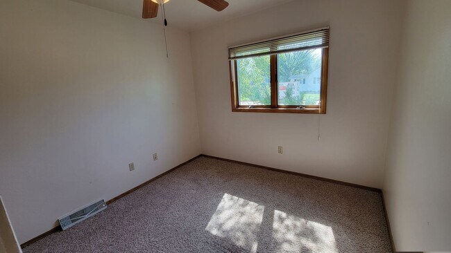 Building Photo - 520 Dove St
