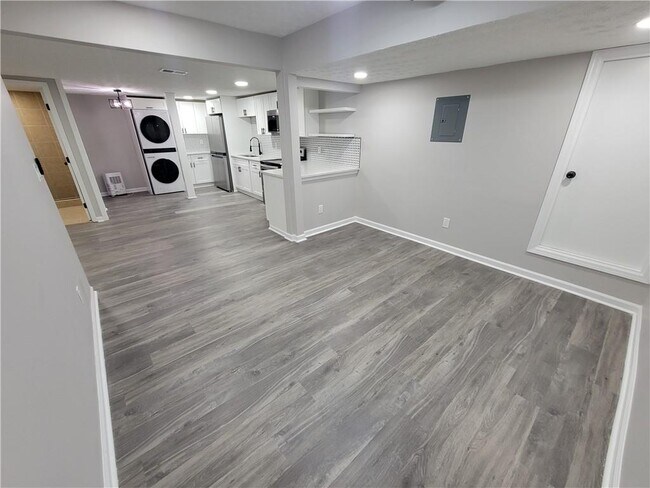 Building Photo - 783 Rebecca St NW