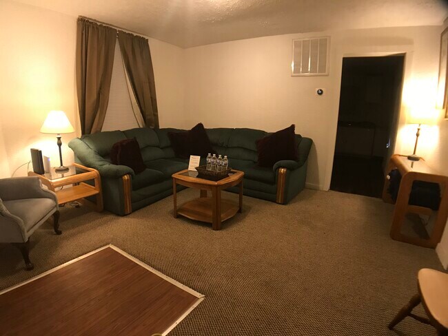 Building Photo - 1734 Olive St