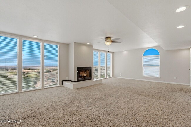 Building Photo - 825 Dulce Tierra Dr