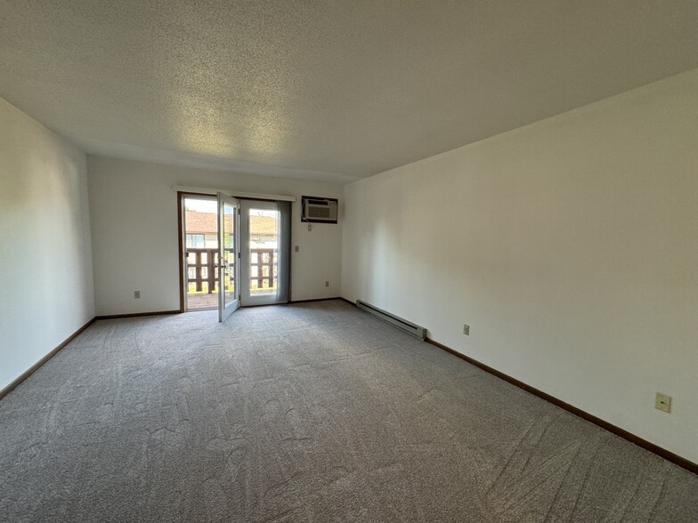 Building Photo - 2318 Meadow Ln