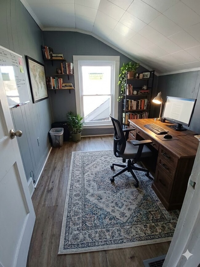 Building Photo - 1924 Latham St