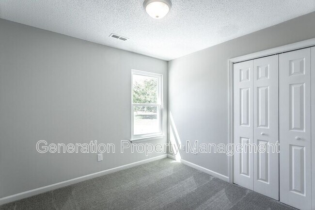 Building Photo - 2005 S Lyerly St