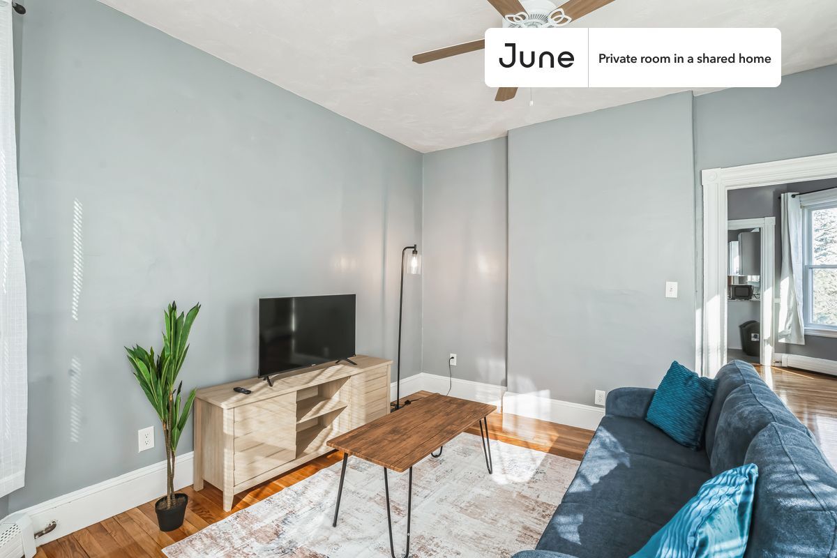 Building Photo - Room in Shared 4 bed/1.5 bath home