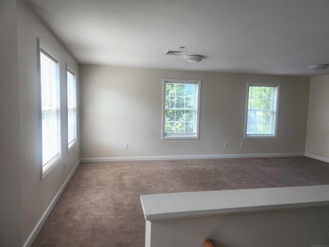 Building Photo - 10 Rockfield Dr