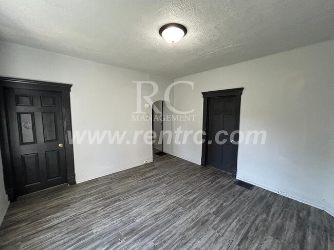Building Photo - 18 Indiana-