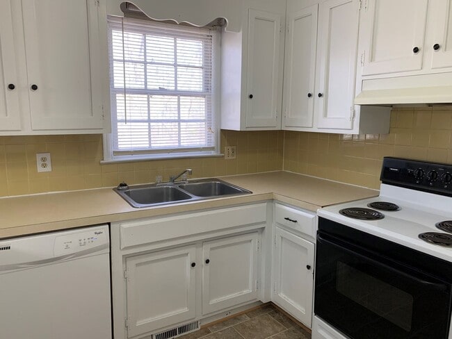 Building Photo - Split Level House in Campbell County School District