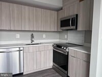 Building Photo - 622 Girard St NE
