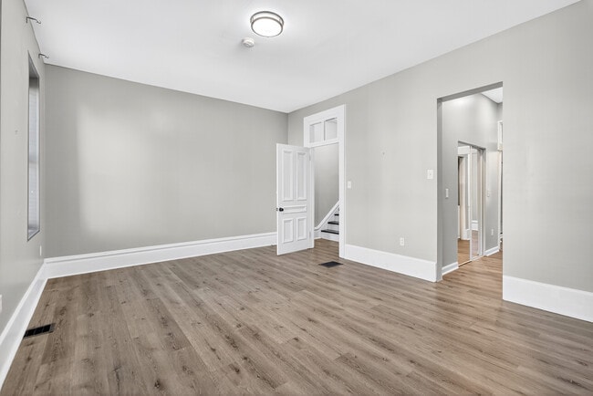 Building Photo - 517 Armandale St