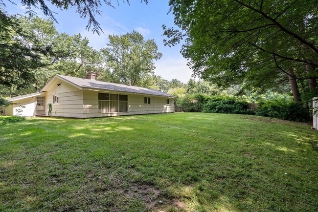 Building Photo - 14 Corrine Dr