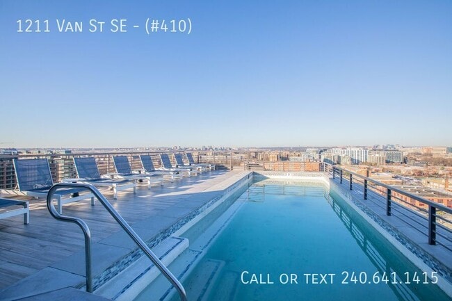 Building Photo - 1211 Van St SE
